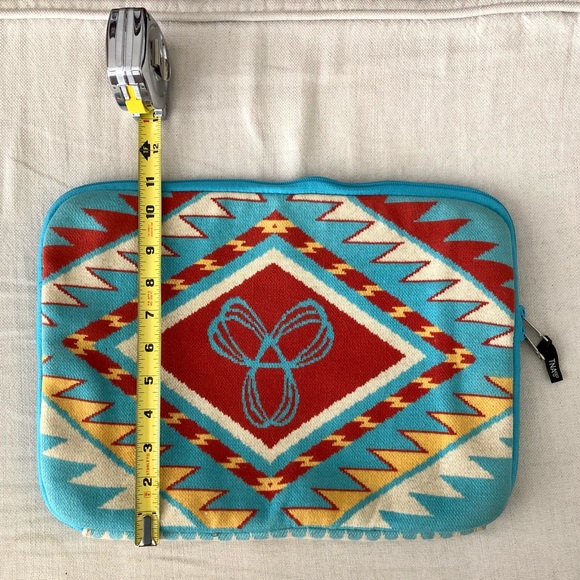 Aritzia Laptop Case - Picture 3 of 5